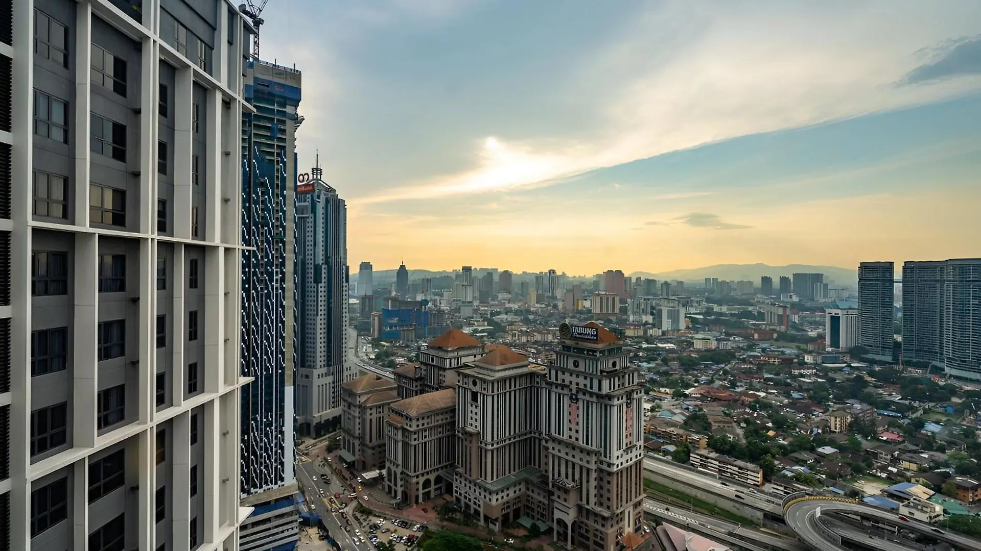 Luxury Suites At The Mews Klcc Kuala Lumpur Ma­lay­sia